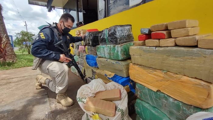 Prf Apreende Quase Meia Tonelada De Maconha Ap S Fuga De Suspeito