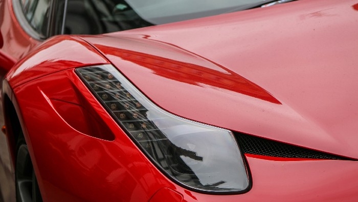 TBT de hoje vai pra essa mesa de bilhar maravilhosa laqueada em vermelho  ferrari com tecido preto e caçapas em alumíni…