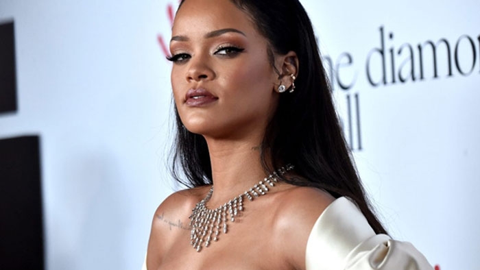 Rihanna apresenta desfile durante a NYFW