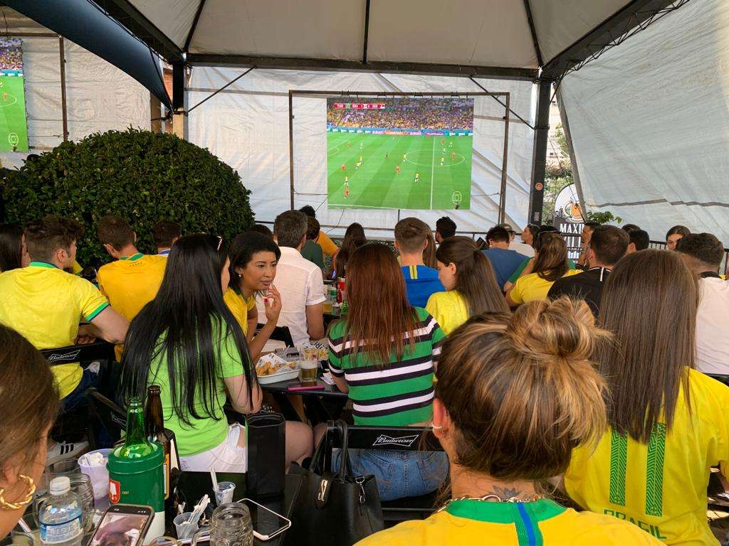 Veja onde assistir os jogos do Brasil na Copa em Paranaguá com festa,  música e chopp gelado