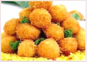 Bolinho De Queijo Com Macarrão Cabelo De Anjo