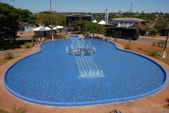 Evandro Monteiro - Eis a praça que a dupla foi inaugurar em Astorga. Chique, não?