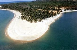 Arquivo/Setur-AL - Praia do Gunga, uma das mais belas: a ponta de areia avança mar adentro