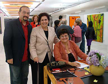 Dra. Regina Casillo, diretora do Solar do Rosário com o escritor Naotake Fukushima, no lançamento do livro, no Museu Niemeyer, em Curitiba.