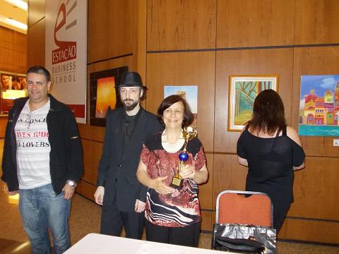 Exposição Imagens do Mundo, Isabel Furini na cerimônia de entrega do troféu do 4º Concurso Poetizar o Mundo.