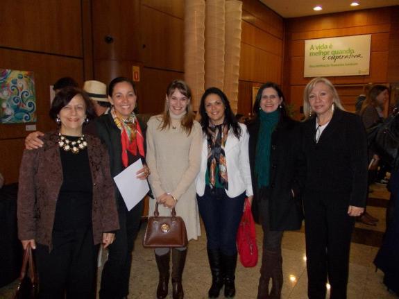 Na foto: Estou junto as poetas Alexandra Barcellos, Eliziane Lobo Pacheco, artista plástica Katia Velo, e poetas Cristina Silva e Marli Boldori.