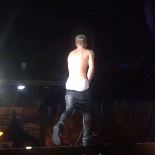 Justin Bieber Abaixa As Calças E Provoca Fãs Em Show 