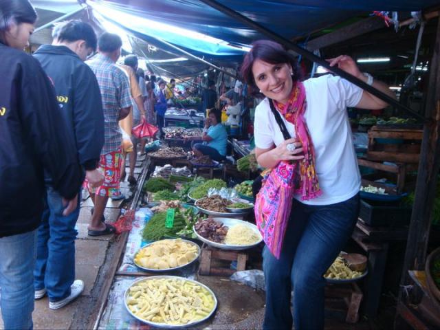 Dani Negro - MERCADO DO TREM - BANGKOK, TAILÂNDIA