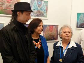 O curador Carlos Zemek, Isabel Furini e a homenageada Adélia Parron Alvares.