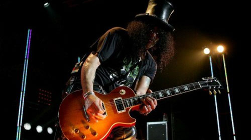 Reprodução - O guitarrista Slash traz a turnê de seu novo álbum 'World on Fire'