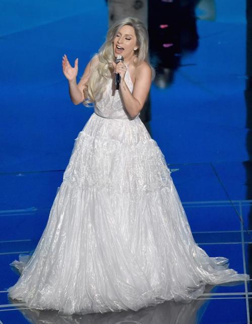 Getty Images - Lady Gaga durante sua apresentação no Oscar 2015