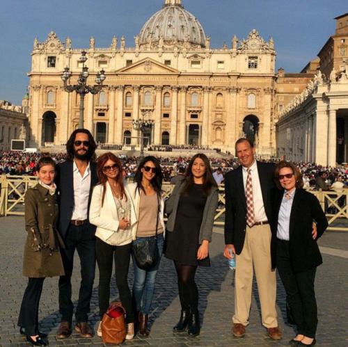 Reprodução/Instagram - Rodrigo Santoro no Vaticano com parte do elenco do filme 'Ben-Hur'