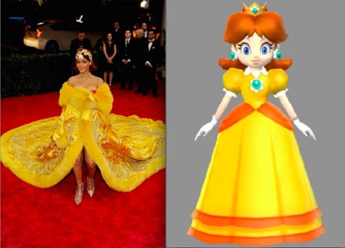 Reprodução - Rihanna com o vestidão do Met Gala 2015 e a princesa Daisy