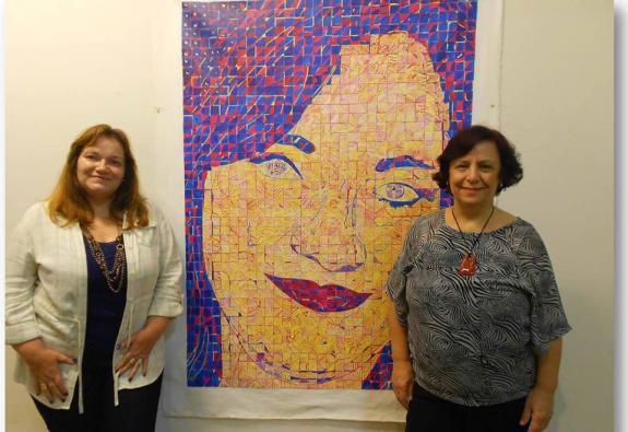 A artista plástica Vanice Ferreira participante da exposição recebeu a visita de Isabel Furini.