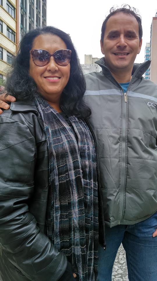 Foto de Rosalina Carvalho. - Os escritores Rosalina Carvalho e Junior Franco.