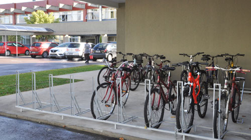 Detran oferece bicicletário para motoristas que tiveram 