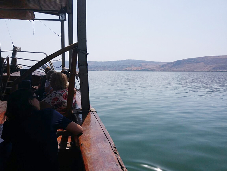 Foto: Larissa Calsavara - Seguimos de barco, mar à dentro!