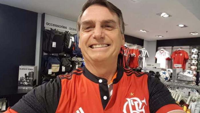 Bolsonaro comemora transmissão própria do Flamengo e 