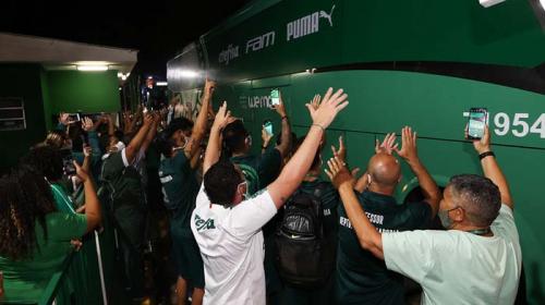 Palmeiras vai ao Mundial sob festa de torcedores em Guarulhos